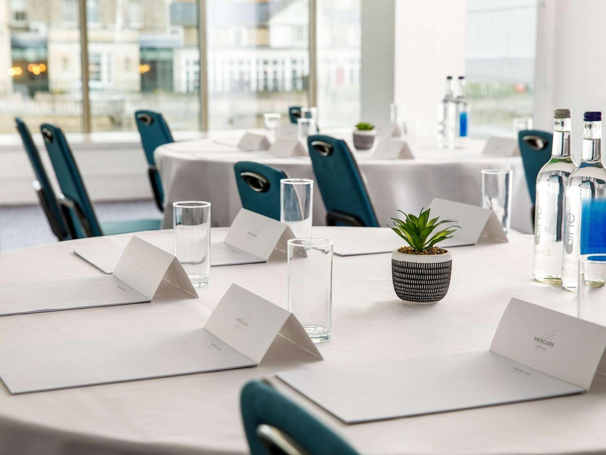 Mercure Bedford Centre Hotel Экстерьер фото