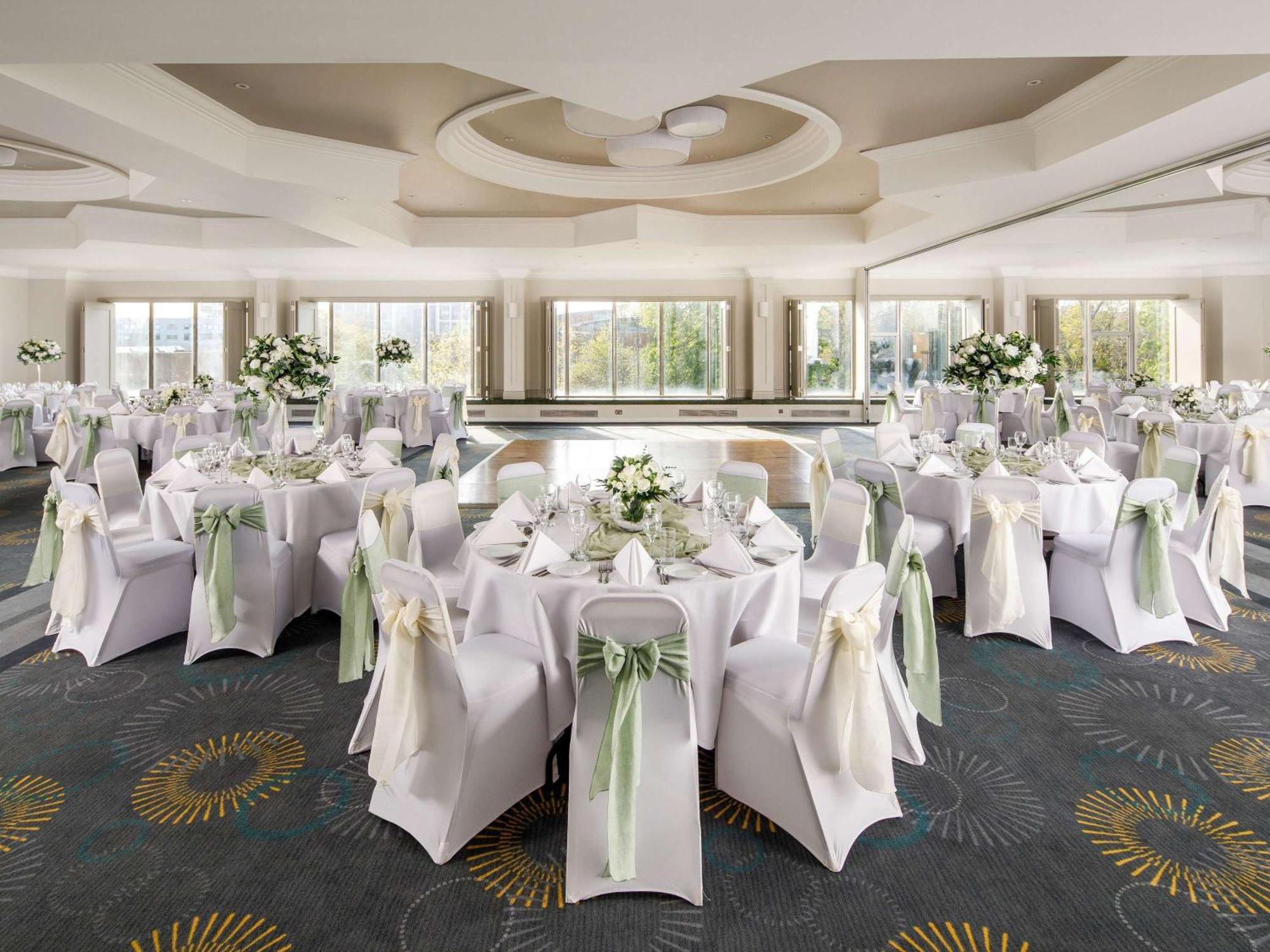 Mercure Bedford Centre Hotel Экстерьер фото